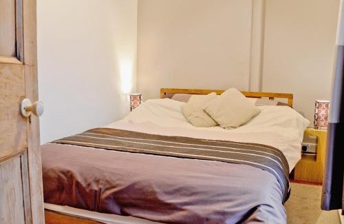 Bont Newydd House | Is Helen Cottage