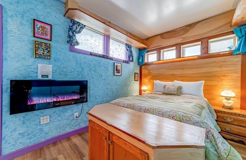 Myrtletown Apartment | Is it an art project or a studio?