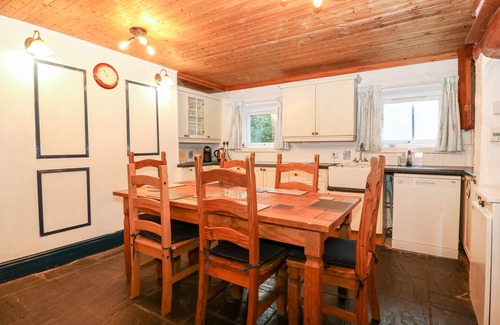 Beddgelert House | IS Y GRAIG, pet friendly, with open fire in Beddgelert