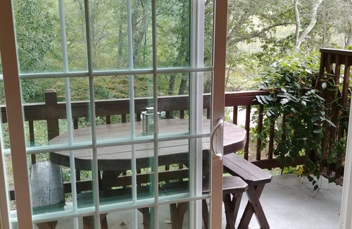 West Jefferson Cabin | Isaac's River Cabin - log cabin nestled on the banks of the New River