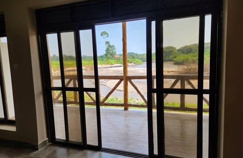 Ishasha Cabin | Ishasha Pride Lodge
