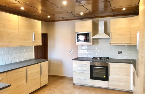 Freetown House | Ishmajoso Lodge