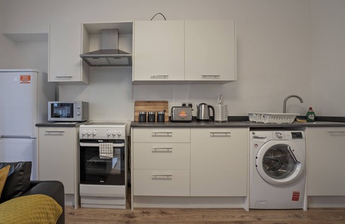 Kirkcaldy Apartment | `isimi [ Modern 2 Bed Flat- Free Parking]