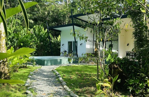 Big Creek House | Isla Colon, Bocas Del Toro, Modern home in the jungle near the beach w/Internet