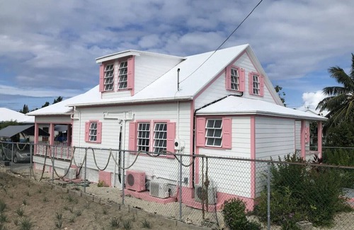 Spanish Wells House | Island Beach cottage, 4 bedroom 3 & 1/2 Bath 2 Minute walk to the Beach
