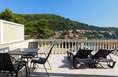 Brna House | Island Bonaca Apartments