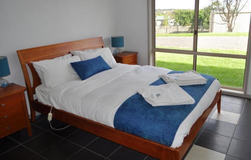 Currie Hotel | Island Breeze Motel
