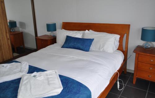 Currie Hotel | Island Breeze Motel