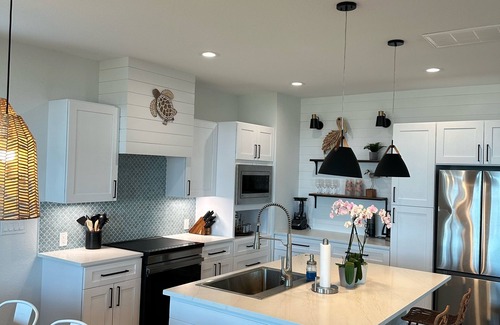Freeport House | Island Breeze - Sleeps 18 - Brand New Spacious 5-Bedroom Beach Front House