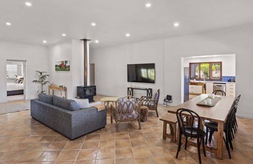 Metricup House | Island Brook Estate Vineyard and Chalets Three Bedroom House The Residence
