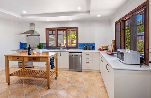 Metricup House | Island Brook Estate Vineyard and Chalets Three Bedroom House The Residence