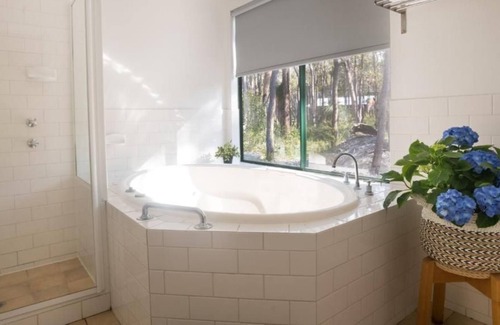 Yelverton Ski Chalet | Island Brook Estate Vineyard and Chalets | One Bedroom Spa Chalet