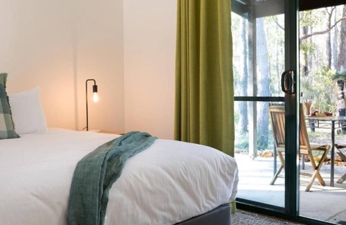 Yelverton Ski Chalet | Island Brook Estate Vineyard and Chalets | One Bedroom Spa Chalet