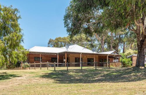 Yelverton House | Island Brook Estate Vineyard and Chalets
