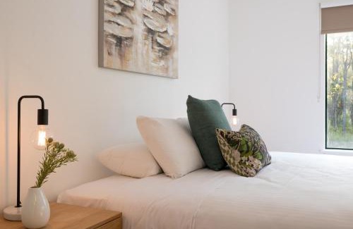 Yelverton House | Island Brook Estate Vineyard and Chalets