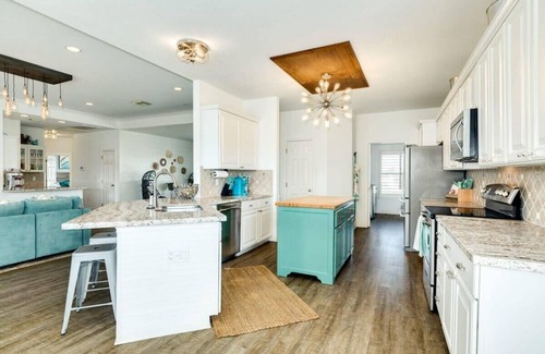 San Luis House | Island Cabana, Ocean View, Hot Tub,Fire Pit,Fence!