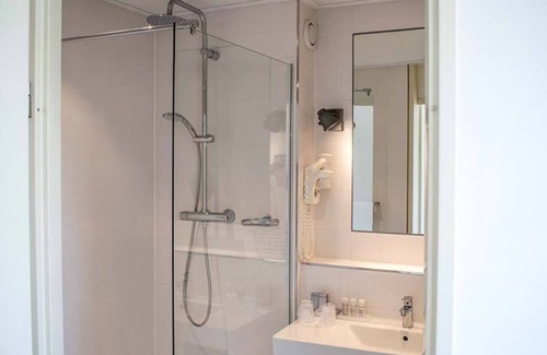 Nes Hotel | Island Comfort Steps from Ameland Beach, Dunes & Ferry – Hotel w/Parking