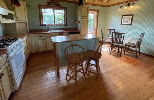 Great Guana Cay House | Island cottage nestled in the forest, w/private walking path to beach