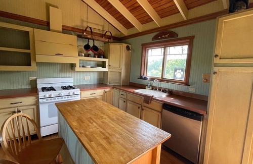 Great Guana Cay House | Island cottage nestled in the forest, w/private walking path to beach