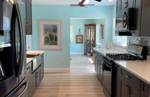 Fort Pierce Apartment | Island Cottage Fort Pierce. Easy walk to beaches and restaurants.