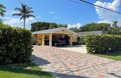 Fort Pierce Apartment | Island Cottage Fort Pierce. Easy walk to beaches and restaurants.