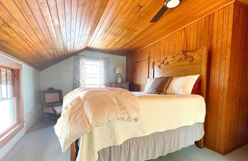 Isle La Motte House | Island Escape - Vintage Summer Camp on Lake Champlain