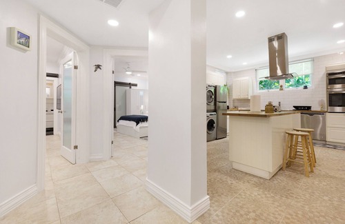 Nassau Apartment | Island Gardens Family Escape, Pool & Car included