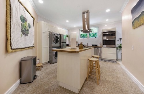 Nassau Apartment | Island Gardens Family Escape, Pool & Car included