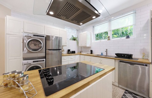 Nassau Apartment | Island Gardens Family Escape, Pool & Car included