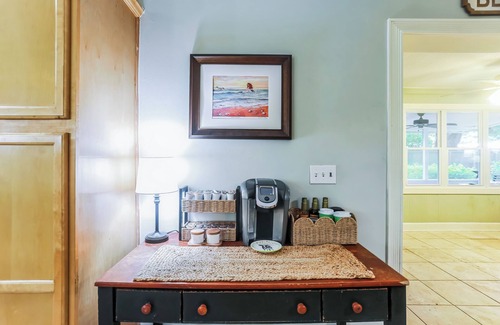 Saint Simons Heights House | Island Gateway 3BR Retreat with Fire Pit – Near Beaches & Dining