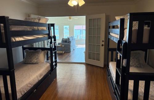 Jarreau House | Island getaway 11 beds 4 bedrooms