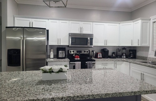 Adelaide House | Island Getaway Near Albany and Lyford Cay Resorts, Marinas and Golf Courses