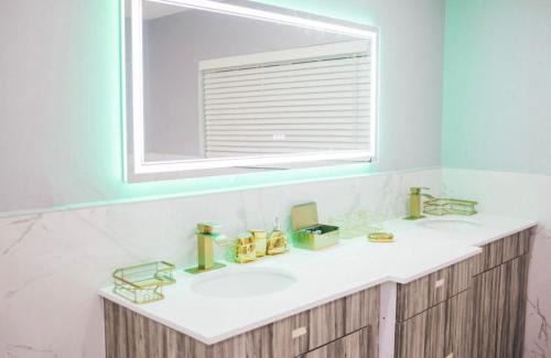 Nassau House | Island Haven 5BR Home with Pool Cottage