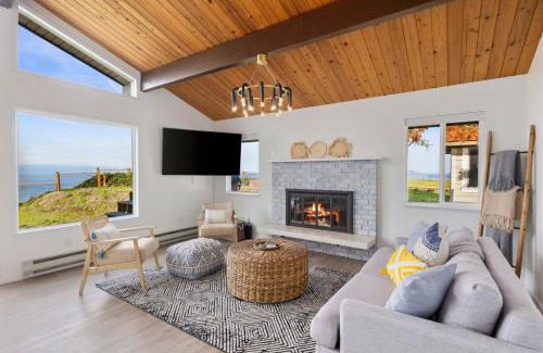 Oak Harbor House | Island Hideaway with Stunning Ocean Views