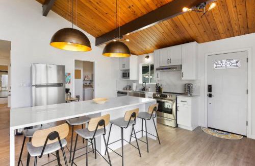 Oak Harbor House | Island Hideaway with Stunning Ocean Views