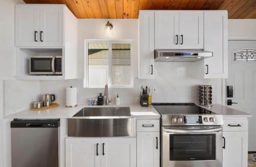 Oak Harbor House | Island Hideaway with Stunning Ocean Views