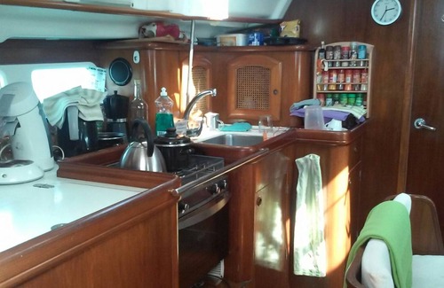 Marigot Boat Rental | Island hopping on 41 Ft sailing yacht