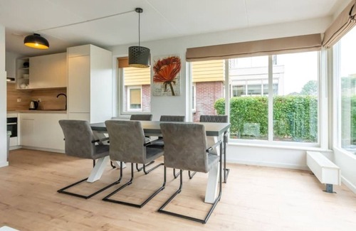 Oude-Tonge House | Island house with terrace nearby the water. The adjacent house Slaak 65 has the same layout, can be