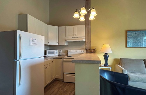 Oak Bluffs Condo | Island Inn - 2 Bedroom & 2 Bath Townhouse - 44G - Oak Bluffs, MA