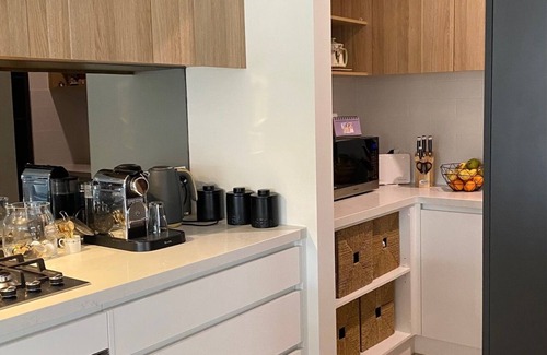 Yarrawonga House | Island Lakeside Retreat central to town
