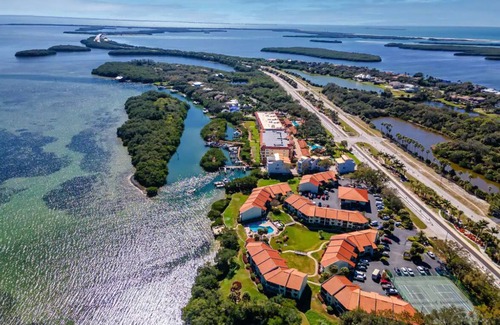 Tierra Verde Condo | Island Life! 5 mins to Beach, Pristine Condo with Bay Views+Pool+Beach Gear!