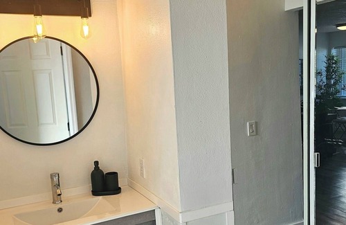 North Bay Village Condo | Island life in Miami's North Bay Village. 5 minutes to North Miami Beach