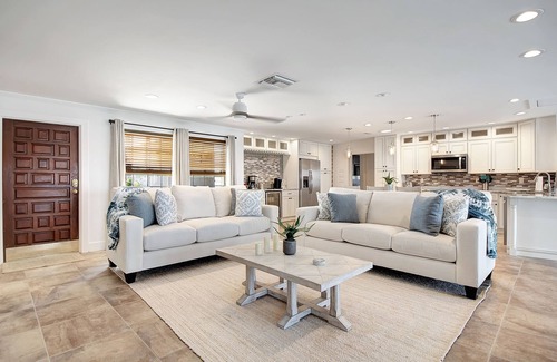 Isles of Capri House | Island Life! Waterfront Isles of Capri, Naples Home - Heated Pool- Private Dock