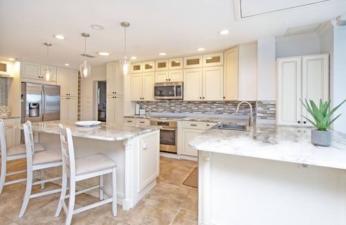 Isles of Capri House | Island Life! Waterfront Isles of Capri, Naples Home - Heated Pool- Private Dock