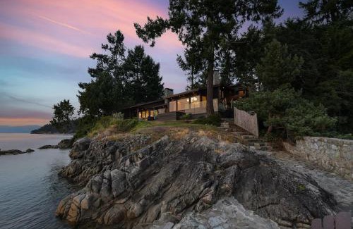 Brentwood Bay House | Island Luxury Oceanside Estate