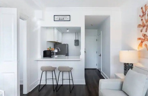 Palm Beach - West Palm Beach House | Island Newly Renovated 1 BR- King Bed