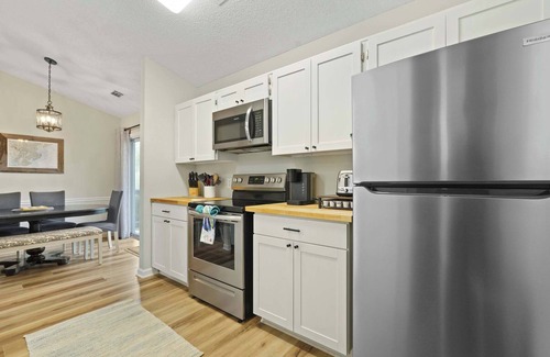 Savannah House | Island Oaks - your perfect Savannah escape!