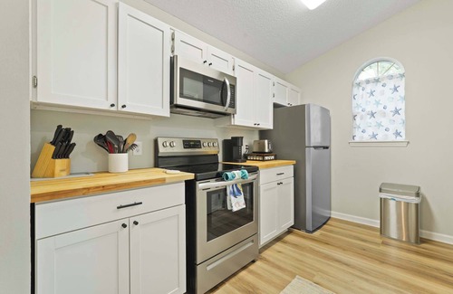 Savannah House | Island Oaks - your perfect Savannah escape!