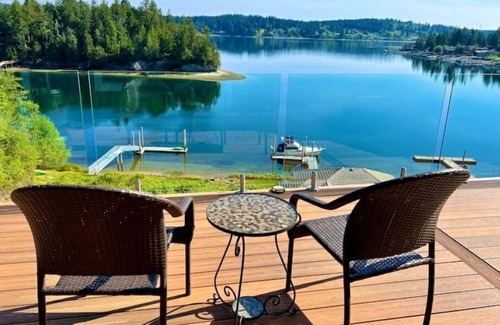 Fox Island House | Island Oasis-Waterfront w/Dock, Kayaks & SUP Board