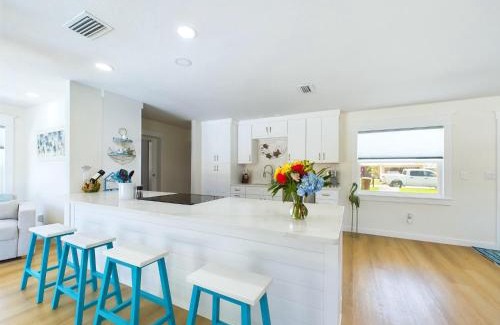 Surfside Estates House | Island Oasis With Heated Pool Private Tiki Bar!